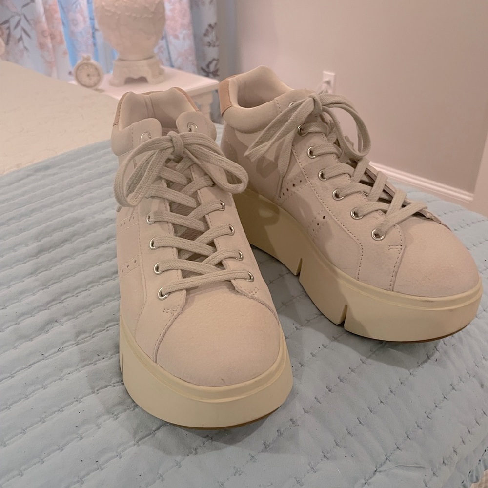 Naked Feet 6.5 Mist